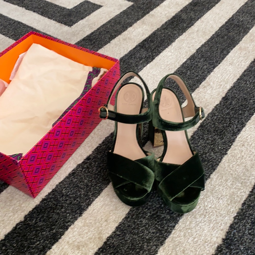 Loretta green velvet heels